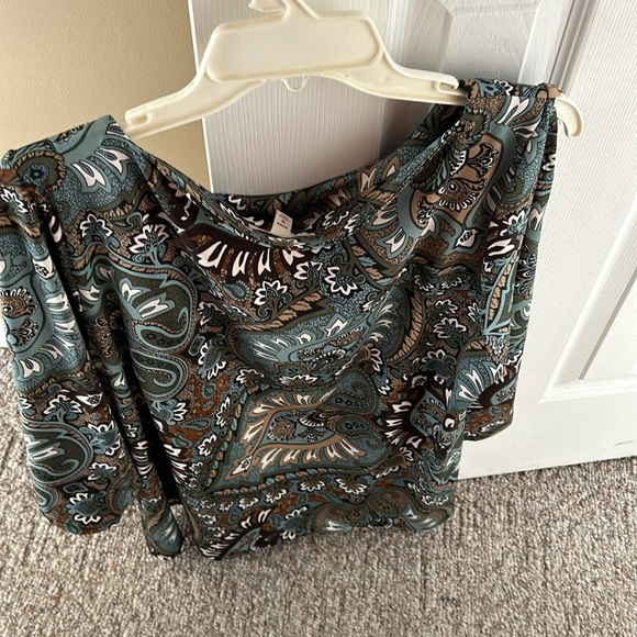 Dressbarn Blouse 🩷 - Picture 7 of 7